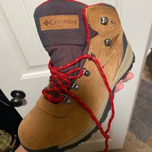 Columbia Newton ridge plus hiking boots - women’s